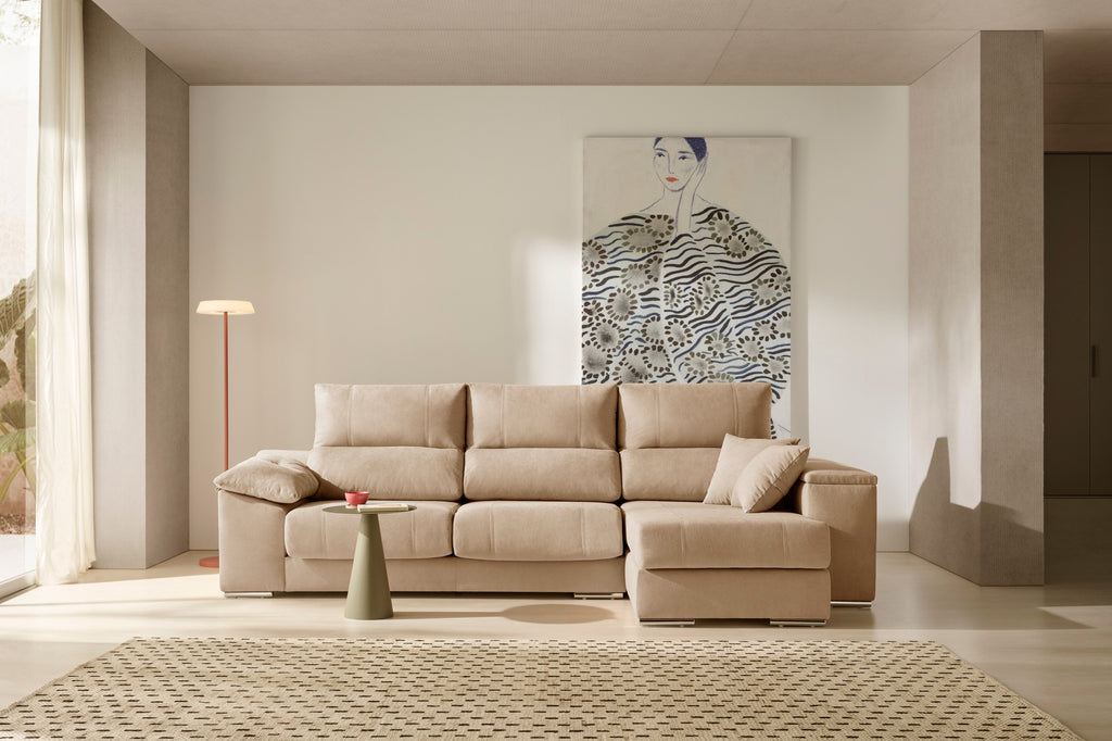 Chaise longue Corsa beige en un salón