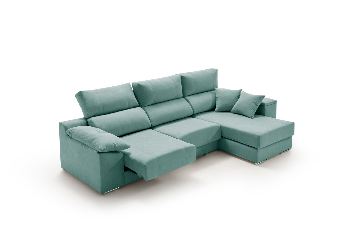 Chaise longue Corsa turquesa sobre fondo blanco con el asiento extraíble abierto