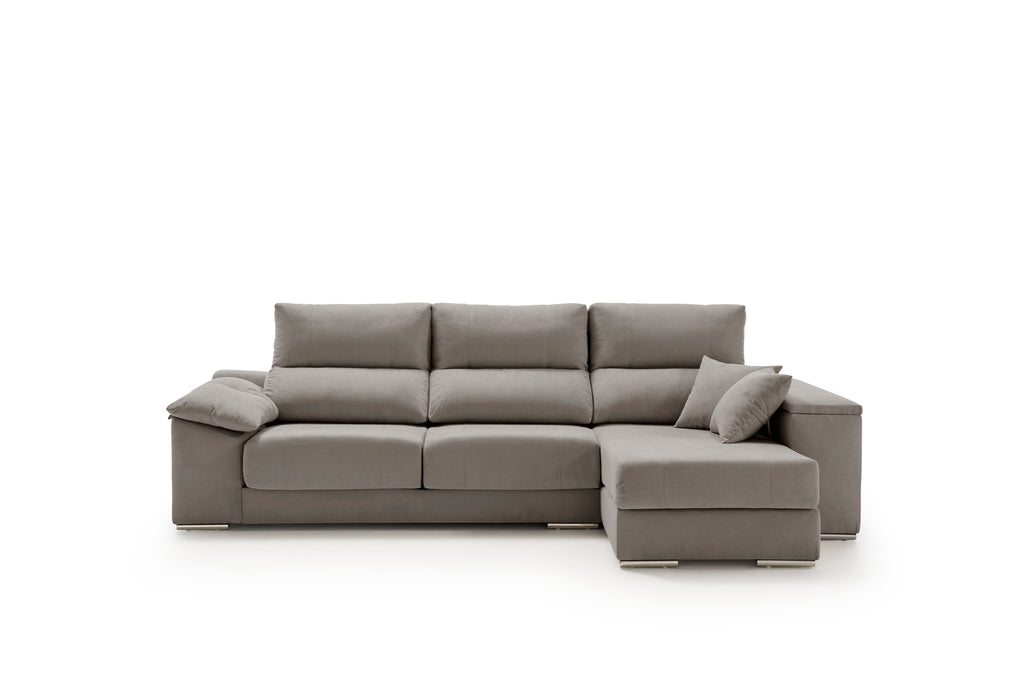 Chaise longue Corsa gris sobre fondo blanco