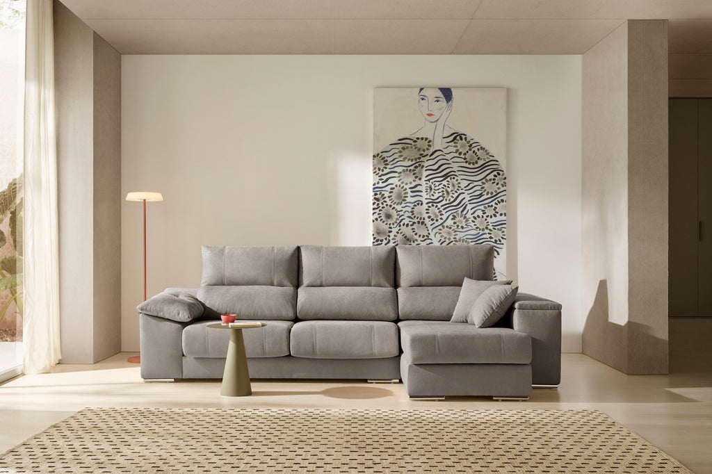 Chaise longue Corsa gris en un salón